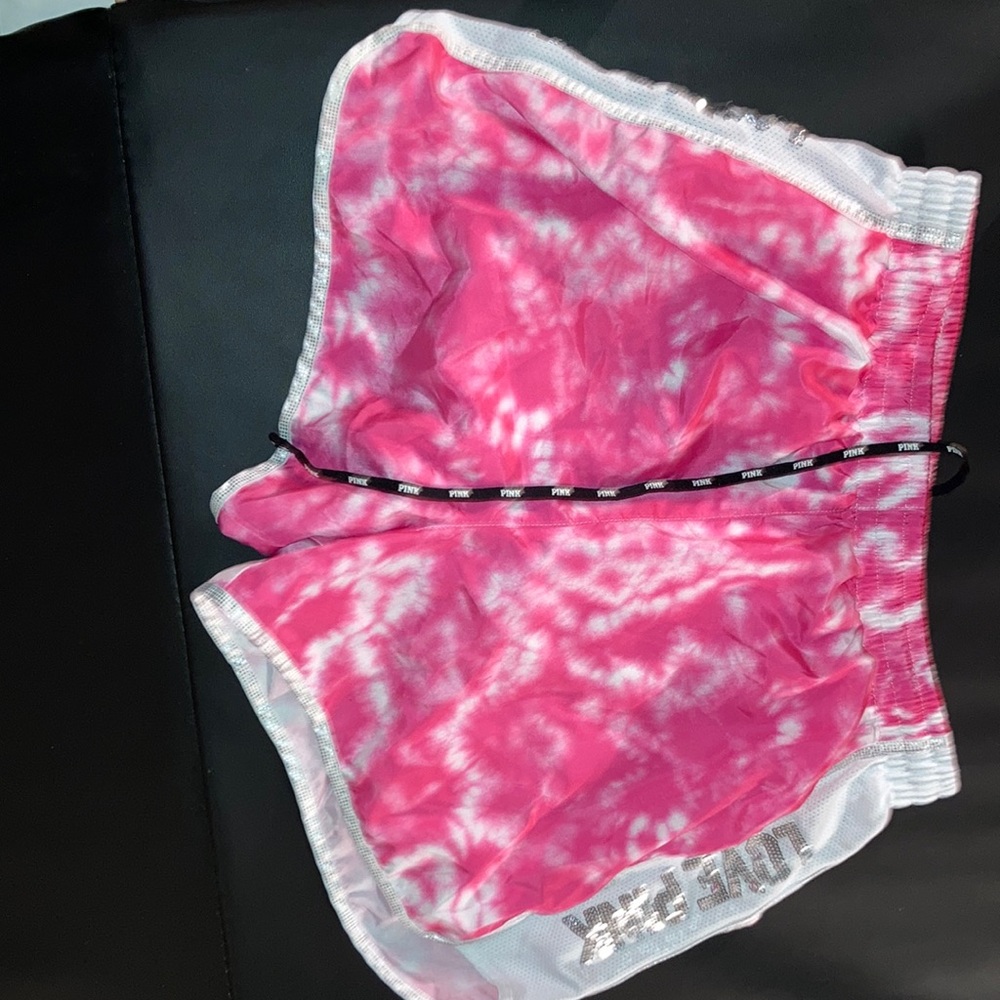 pink work shorts vs